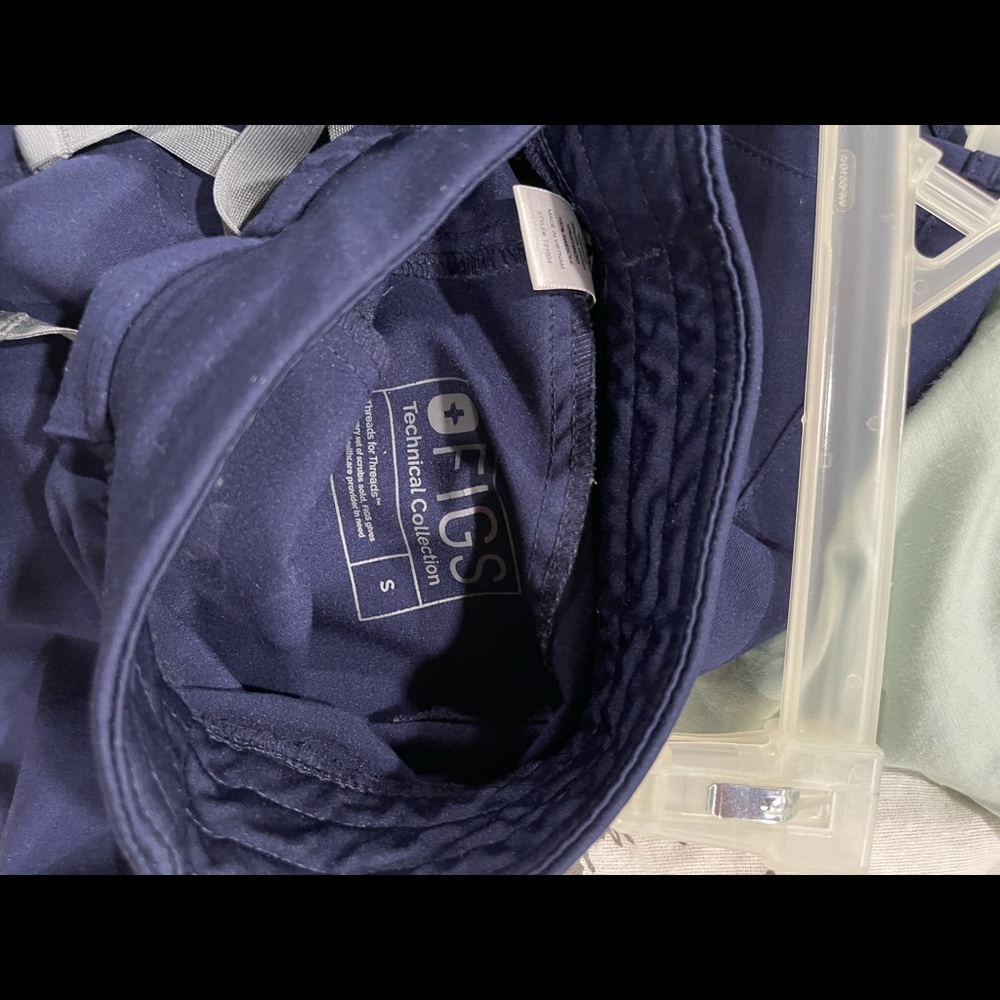 Figs scrubs